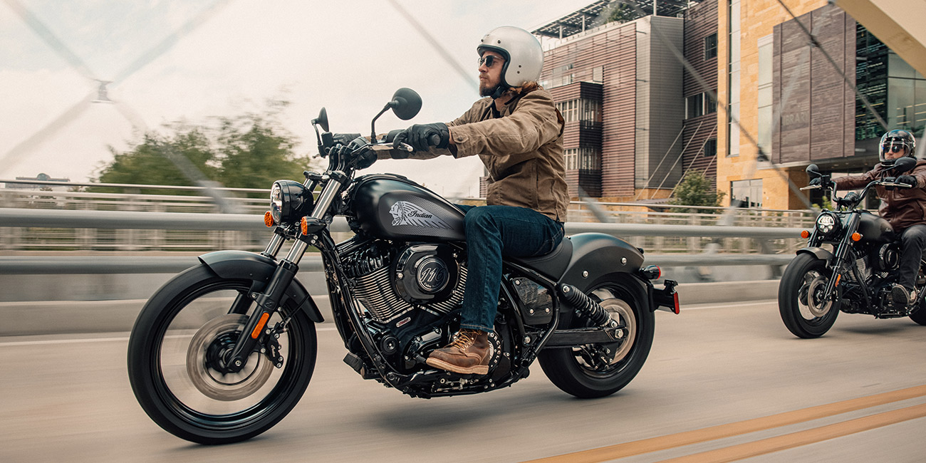 INDIAN DARK HORSE EN CARRETERA