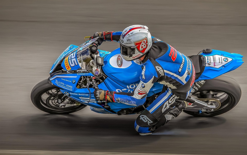 TRAZADO DE CURVAS EN MOTO